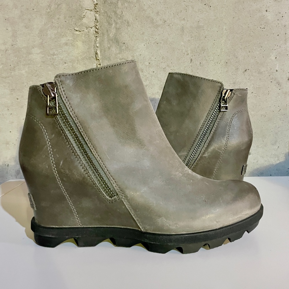 Sorel Joan Arctic Wedge II Zip Bootie || Size 8